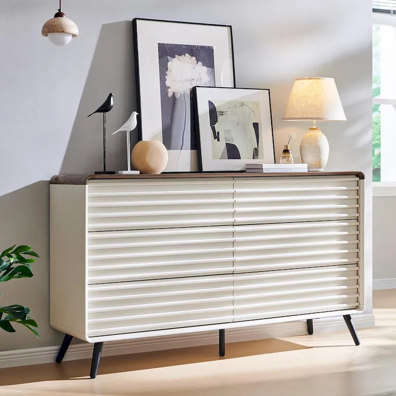 Commode moderne du milieu du siècle à 6 tiroirs, en bois cannelé