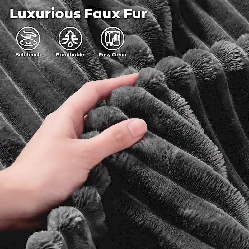 Long canapé d'intérieur en peluche avec assise profonde et pouf
